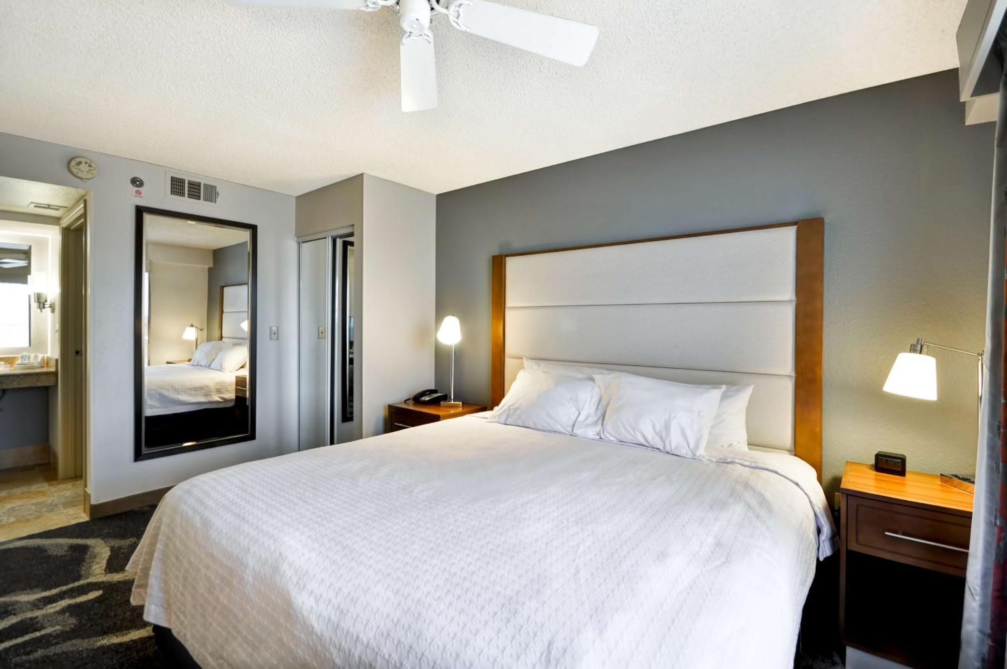 Homewood Suites By Hilton Phoenix-Biltmore Exterior photo